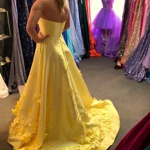 Sunshine Sherri hill gown